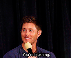sassy-satan:   Jensen flirts with a girl.