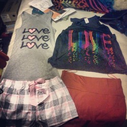 Stuff my babe got for me that while I was at work :)&lt;3 #boyfriendshoppingforgirlfriend #supercuteclothes #guyswhohavestyle #knowingwhatyourgirlfriendlikes  (Taken with Instagram)