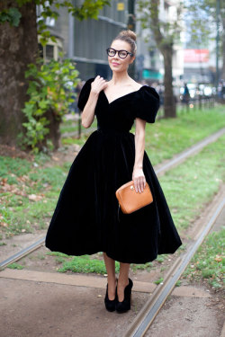 what-do-i-wear:  It’s a signature high-drama moment for Ulyana Sergeenko (image: harpersbazaar)