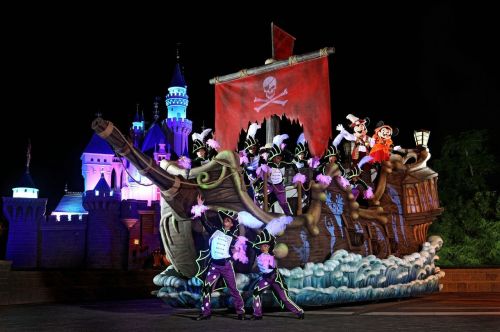 arewhedonyet:So Hong Kong Disneyland OWNS all other Disney parks when it comes to Halloween.