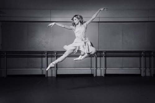 randombeautysls:   Melissa Hamilton of the Royal Ballet photographed by Simon Fowler.