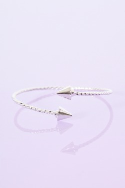 what-do-i-wear:  Twisted Arrow Cuff, available from nastygal