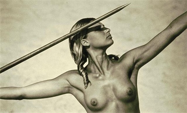 Nude Female Sports  hierarchical-aestheticism:  Arthur Elgort - Pirelli Calendar