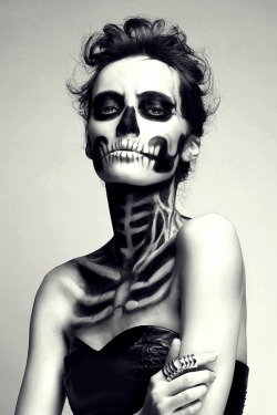 ruineshumaines:  Skeleton make-up, by Mademoiselle Mu.