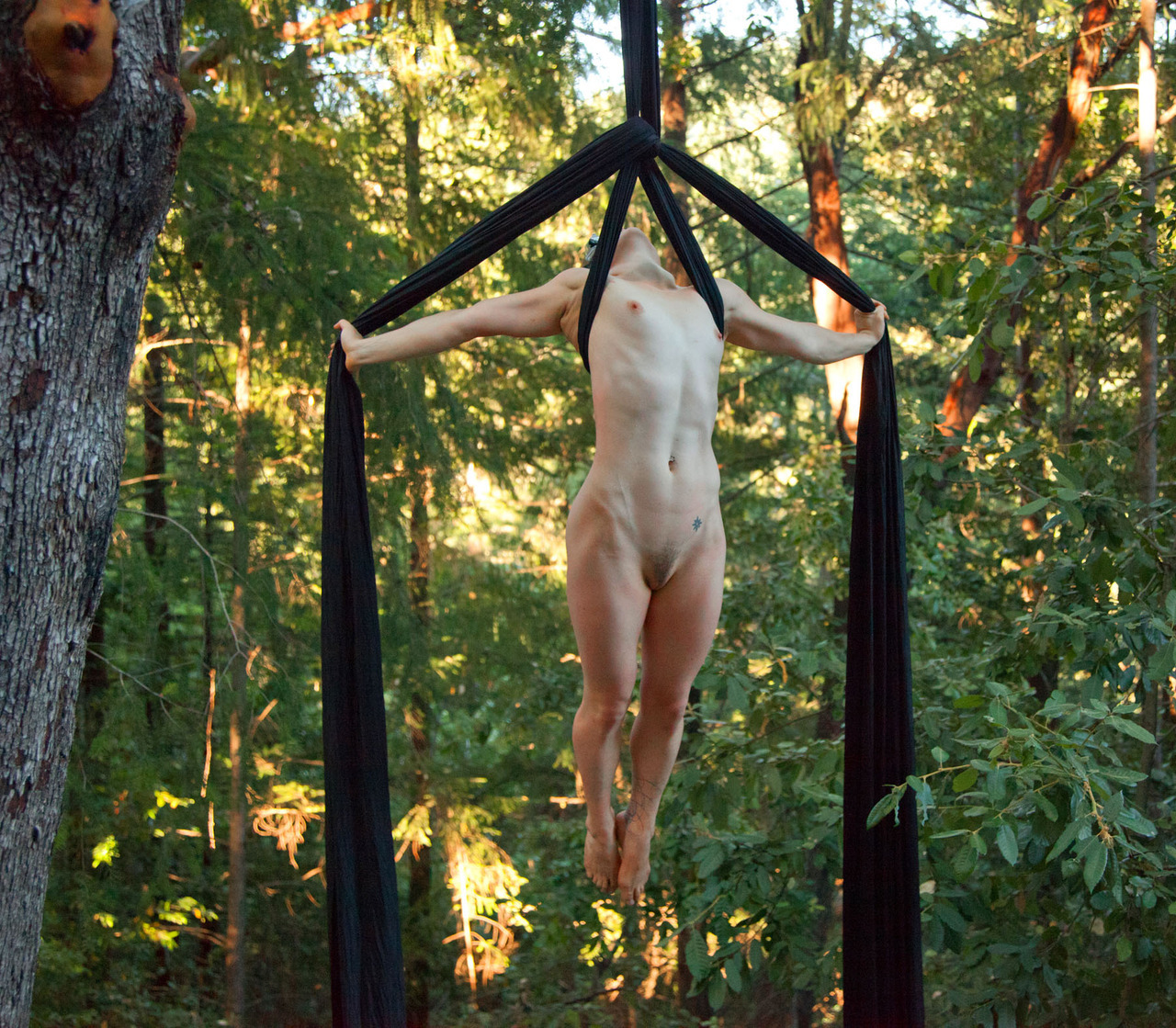 Nude outdoor exercise by Aerial Silk.  husbandontheside:  naked-club:  Aerial Silk