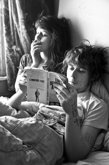 insubmissa:  aintnohipsters:  True love :)  você fica sem saber pro que olhar -