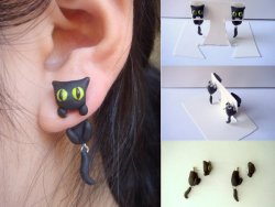 joellamarano:  Black Cat Clinging Earrings