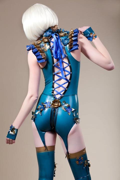 blamblamfever:  intricate wetness  