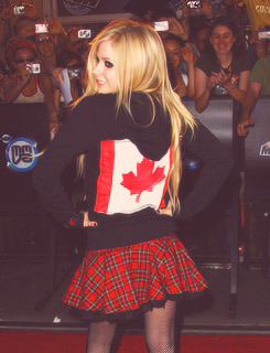 incredible-avril:  4 fav clothes of avril