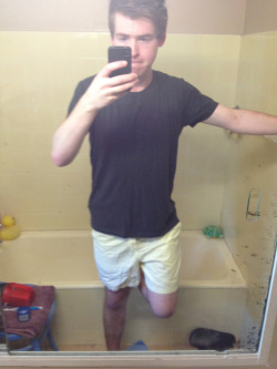 adamlikey:  It’s like 20degrees today. Time for shorts! :) 