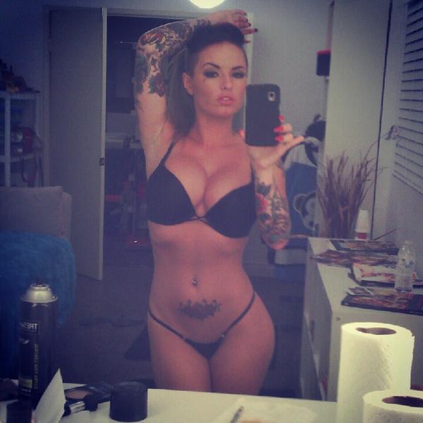 bbw-club:  assobsession:  @ChristyMack   thickass:assobsession:@ChristyMack   Very