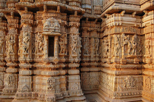 visitheworld:Exquisite temple architecture inside Chittorgarh Fort, Rajasthan, India (by Soumitra200
