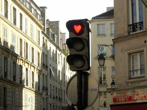 Even the traffic lights are romantic in Paris, France (by malias).