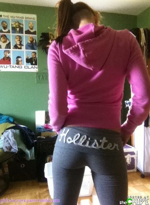 tightdreams:  Follow your TiGHTDREAMS for more pretty, pretty girls! 