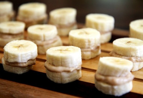 prettybalanced:  Banana and Peanut Butter Bites 
