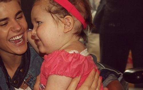 bieberzzswaggy:  Rest in peace Avalanna &lt;3  what a cutie Justin is to spend