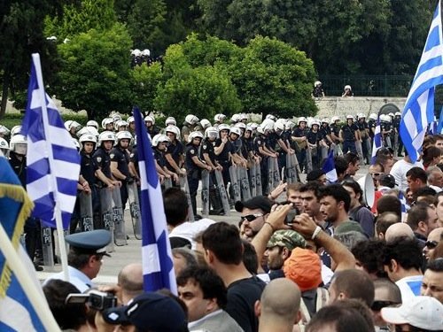 thepeoplesrecord:Athenians protest in largest anti-austerity demonstrations since new governmentSept