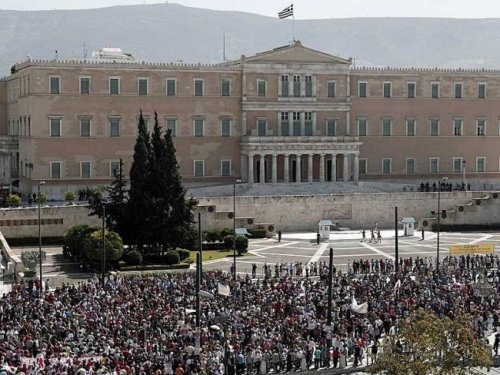 thepeoplesrecord:Athenians protest in largest anti-austerity demonstrations since new governmentSept