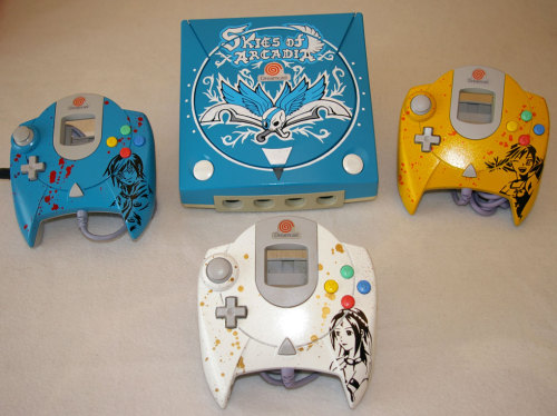theomeganerd:  Custom Video Game Systems | Featuring NES, Nintendo DS, Sega Dreamcast, Nintendo Gameboy & Xbox 360 by Oskunk 