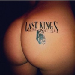 fuck-it-im-just-gone-fly:  i love when a chick got her ass tatted ahahah   Yha