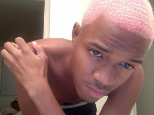 Porn photo playboydreamz:    PINK HAIR. ITS LOOKS NICE