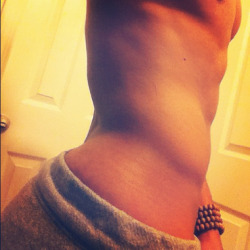 savvyifyanasty:  &gt; his body!  Follow me @ savvyifyanasty.tumblr.com