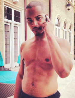 lightskinnedboys:  I don’t normally post celebrities ….