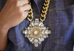 what-do-i-wear:  DIY Crystal Pendant Necklace (image: honestlywtf)