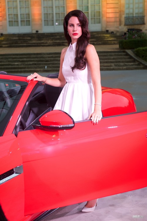 lesbian4lana:Lana Del Rey performed ‘Burning Desire’ for the first time at an event to Jaguar F-Type
