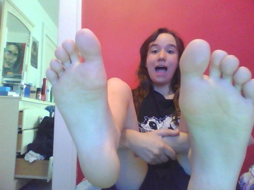 beautifulteenfeet: HAY kimmybart.tumblr.com