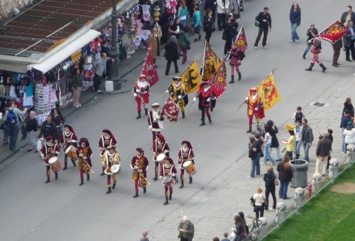 A parade seen from the tower of Pisa 