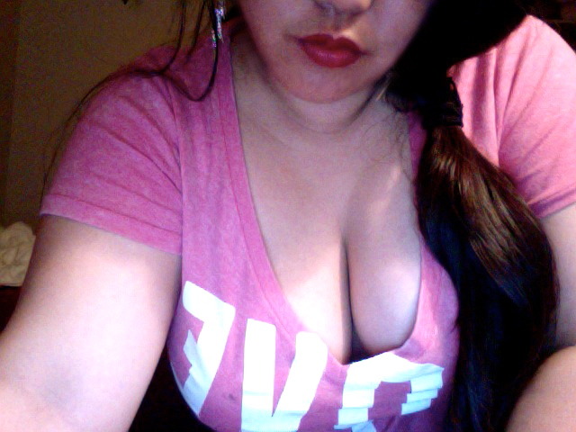 fuckmylittlecunt:  i feel shitty. but hey. heres a photoset. hope your day went better