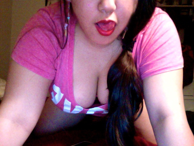fuckmylittlecunt:  i feel shitty. but hey. heres a photoset. hope your day went better