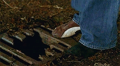 ohmylaniaison:  #i will never ever get over sam’s face in this scene as long as i live #or the way he says ‘i lost my shoe.’ 
