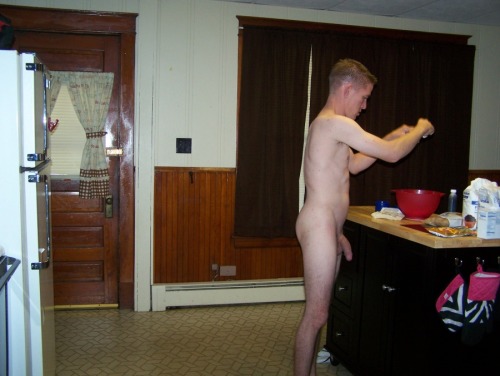http://homme-tout-nu-2.tumblr.com/post/33420599653