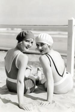  Diane Ellis and Carole Lombard, 1920s. 