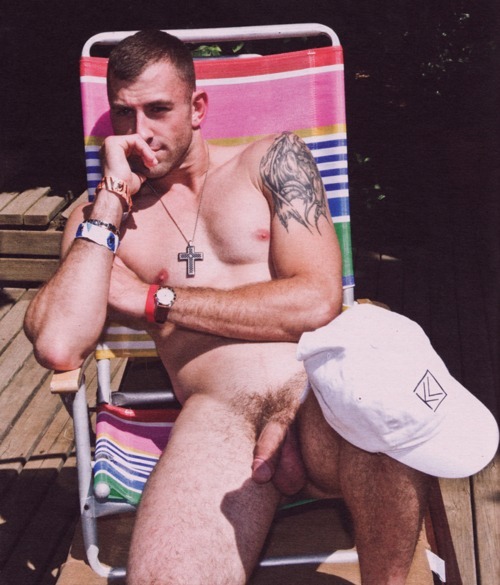 flaccidaffairs:  Chillin’