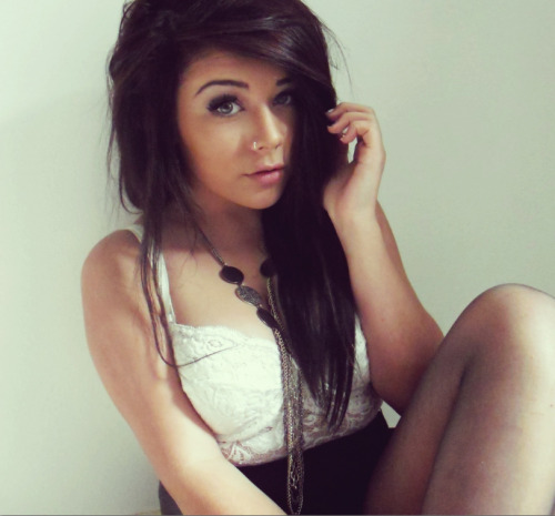 hotb0xing:  shiroisakura:  You’re so gorgeous let me be you :(  ^ur silly alex bby 