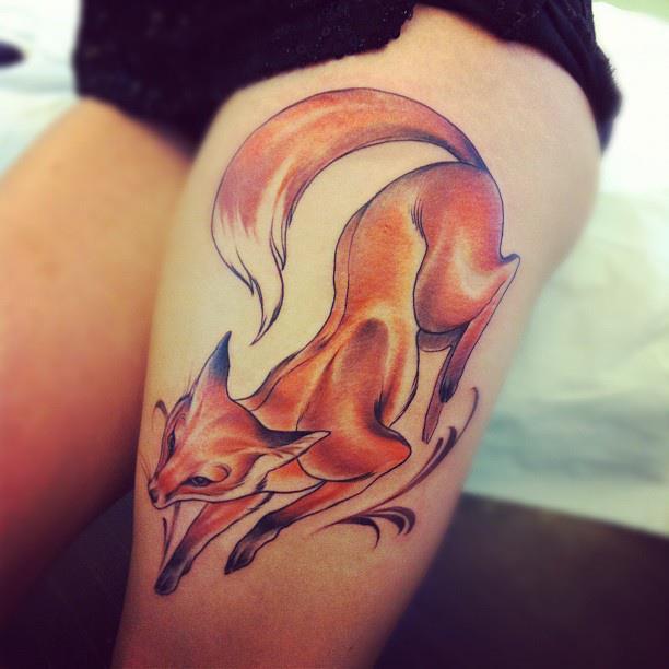 fuckyeahtattoos:  Fox, done by Nomi Chi. Halifax, summer 2012. One of the most incredible