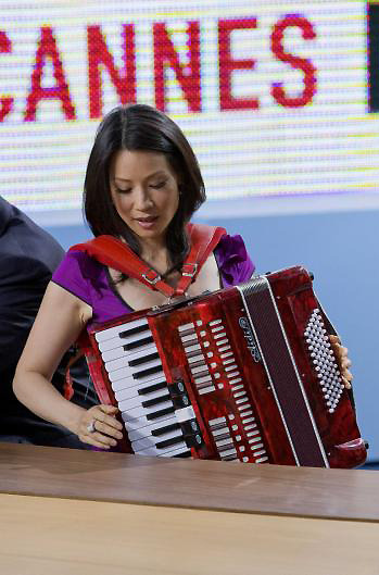 elle-lavender:  freckledhoney:  When I read that Lucy Liu played the accordion, I