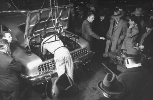 mountainvagabond:Preston Tucker’s demonstration of how quickly an engine could be changed in a Tucke