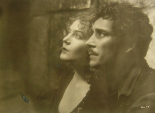 donadrake:  Vilma Banky and Ronald Colman for The Night Of Love (1927)
