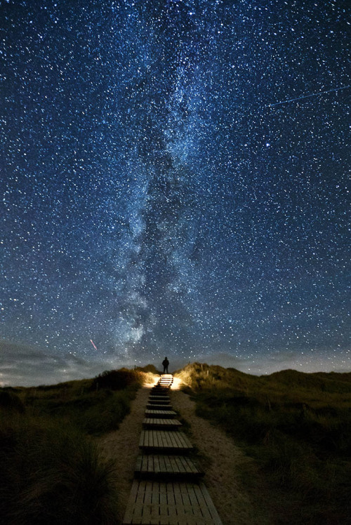 liquidnight:  Thomas Zimmer My God, it’s full of stars Sylt, Germany, 2010 [via My Modern Metropolis]