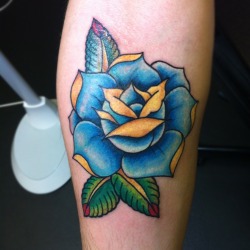 fuckyeahtattoos:  Traditional blue rose done