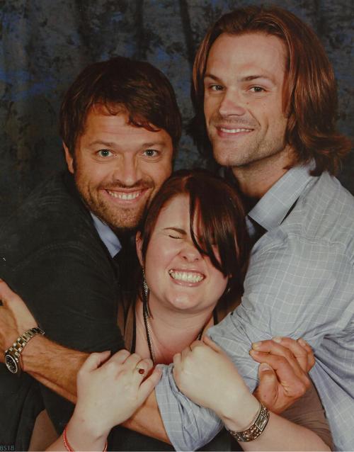 neeklove:   So, this photo.  I go up and ask for a ‘squeeze’. Their eyes LIGHT UP At the time I didn’t know why but now I realise they had clearly planned in advance for this exact request. I get in between them and BOY do they squeeze. And squeeze.