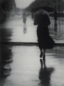 regardintemporel:  Brassaï - Sous la Pluie, 1935 