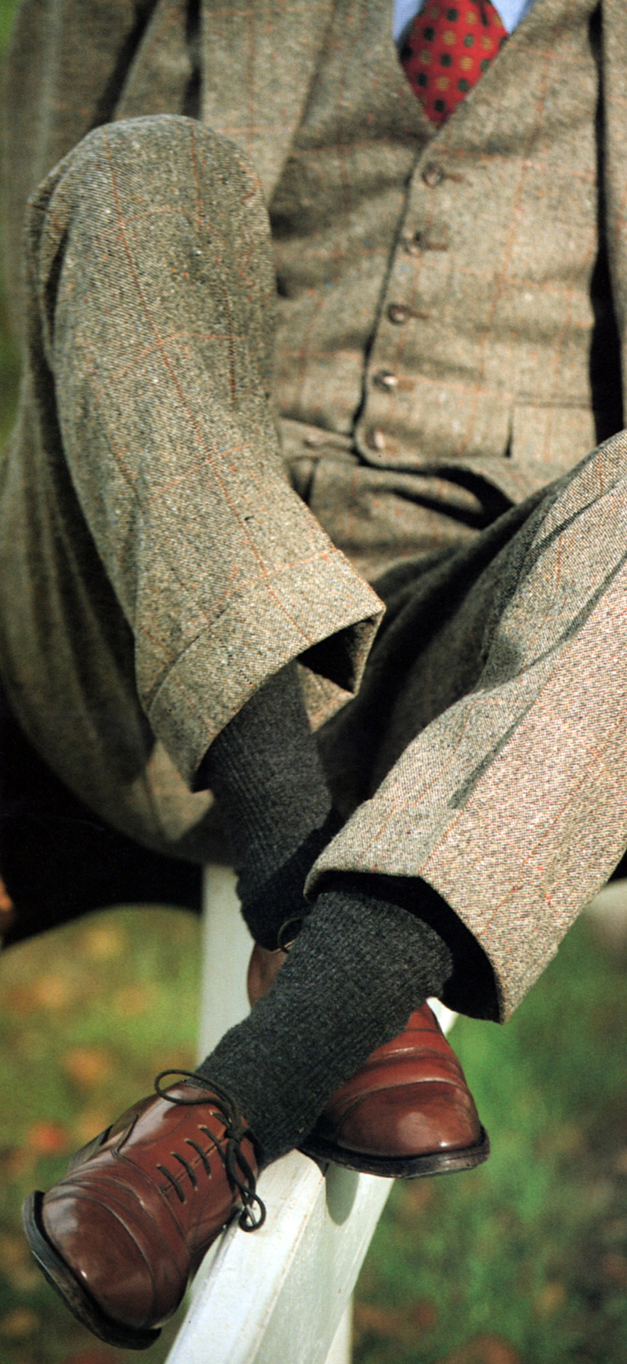 voxsart:  Brown In Town. The Autumn tweed suit. 
