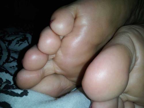 Sex Suck on her toes while she sleeps.  ~MYBUTTSLUT~ pictures