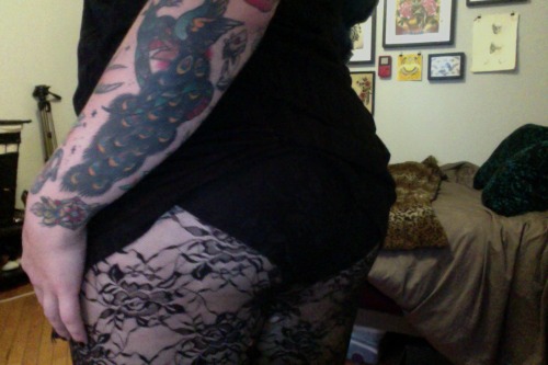 sailorscent: i cant help photographing my butt in all its glory when i wear tights. 