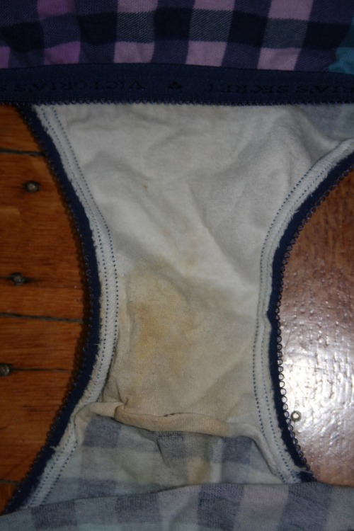 cottongirl21000 submitted: She doesn’t get as creamy as me, but her panties still smell great.  Think she’d mind if I tried her panties on? cutelittlefany:  Ya pas que moi qui joue c’est sûr… 
